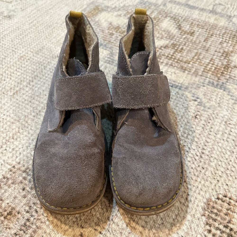 Biden boys Desert boot size 7